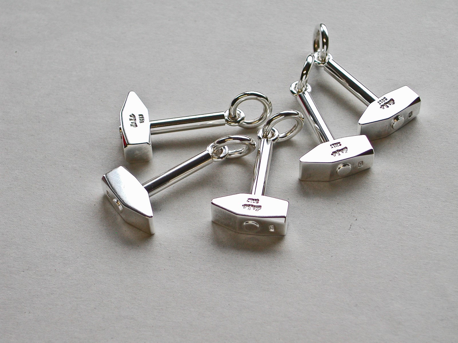 (BLOB)bijou "marteau" en argent-3 (BLOB)bijou "marteau" en argent-3