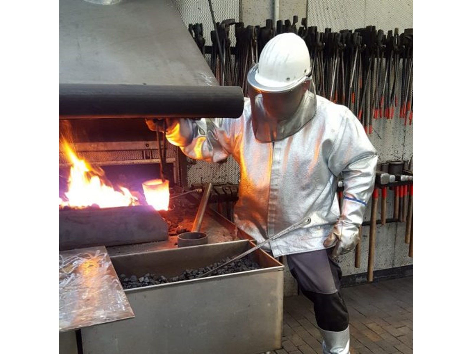 Hitzeschutzhelm mit Drahtschleier-4 Hitzeschutzhelm mit Drahtschleier-4