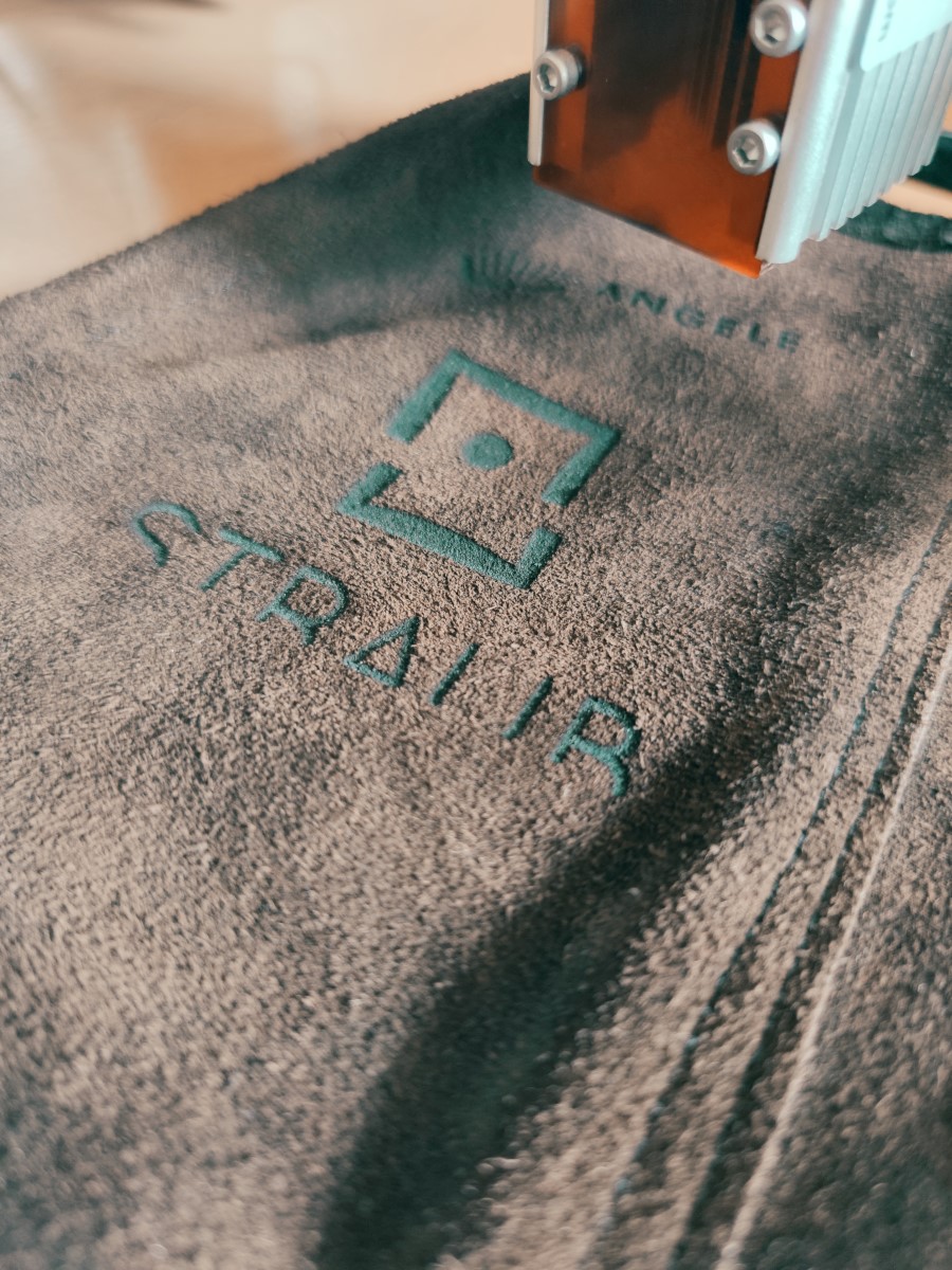 (BLOB)Individual laser engraving for Apron-1 (BLOB)Individual laser engraving for Apron-1