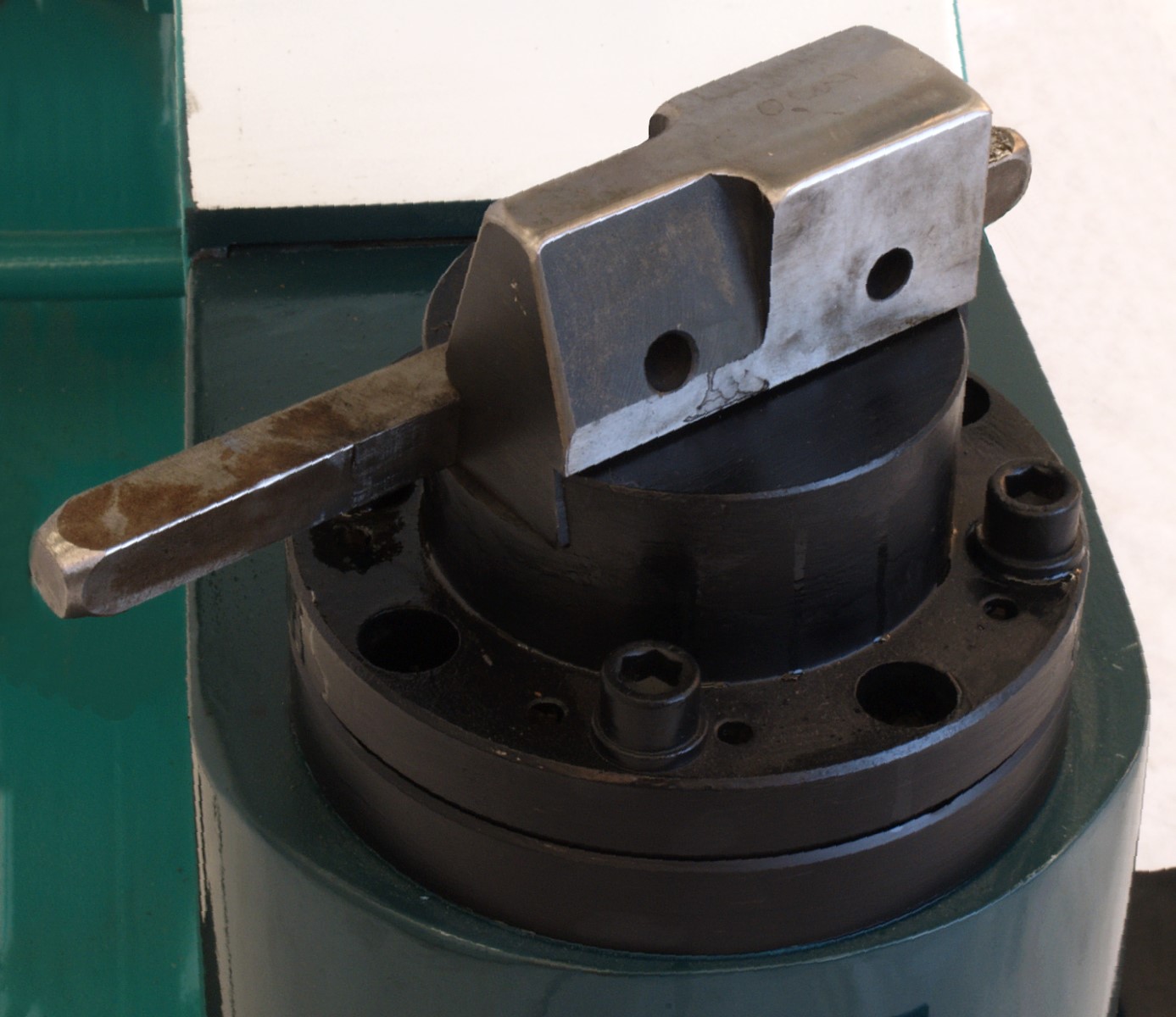 SPH 50 air-hammer with steel base