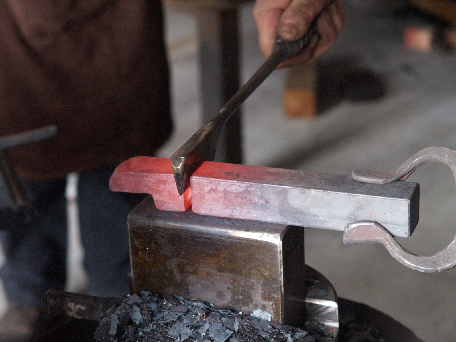 (BLOB)Cutting tool, left-3 (BLOB)Cutting tool, left-3