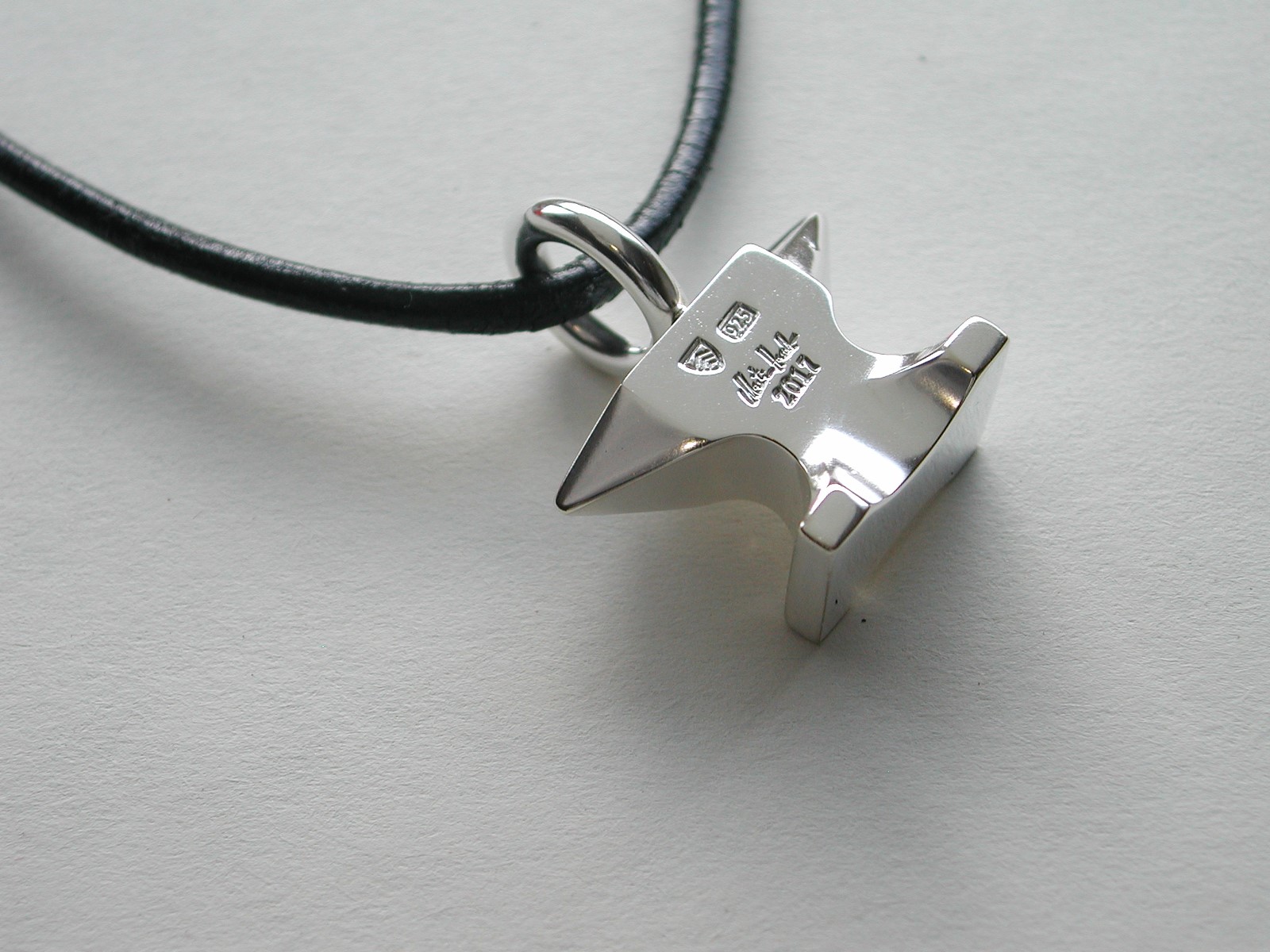 (BLOB)bijou "enclume" en argent-1 (BLOB)bijou "enclume" en argent-1