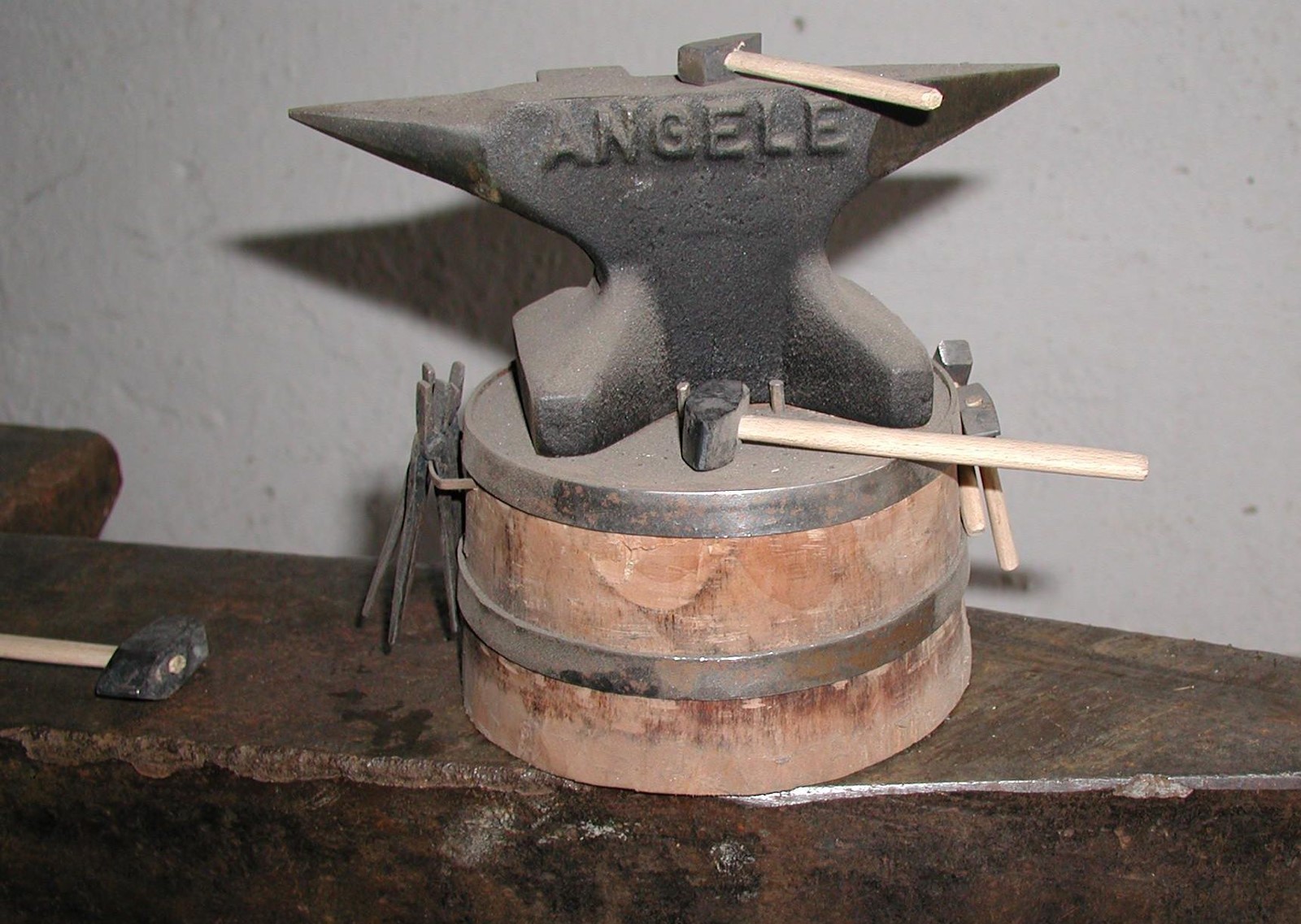 (BLOB)enclume de publicité ANGELE-3 (BLOB)enclume de publicité ANGELE-3