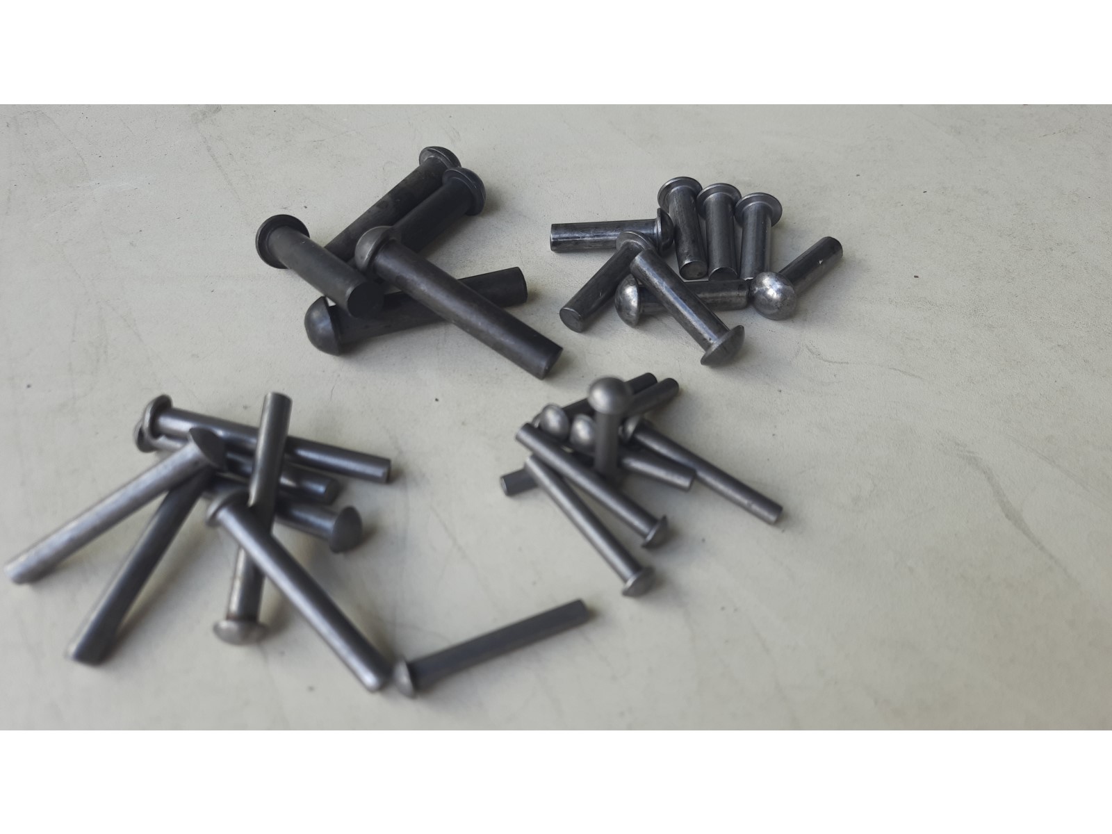 (BLOB)Assortiment rivets tête ronde (petit)-1 (BLOB)Assortiment rivets tête ronde (petit)-1